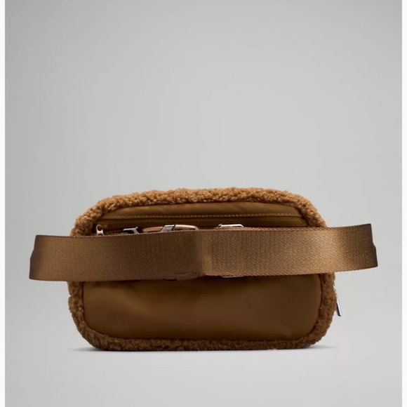 Lululemon Everywhere Fleece Belt Bag - Picture 5 of 6